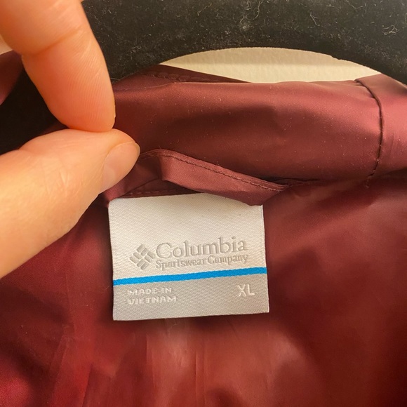 Light Columbia Jacket in Burgundy - Picture 2 of 4